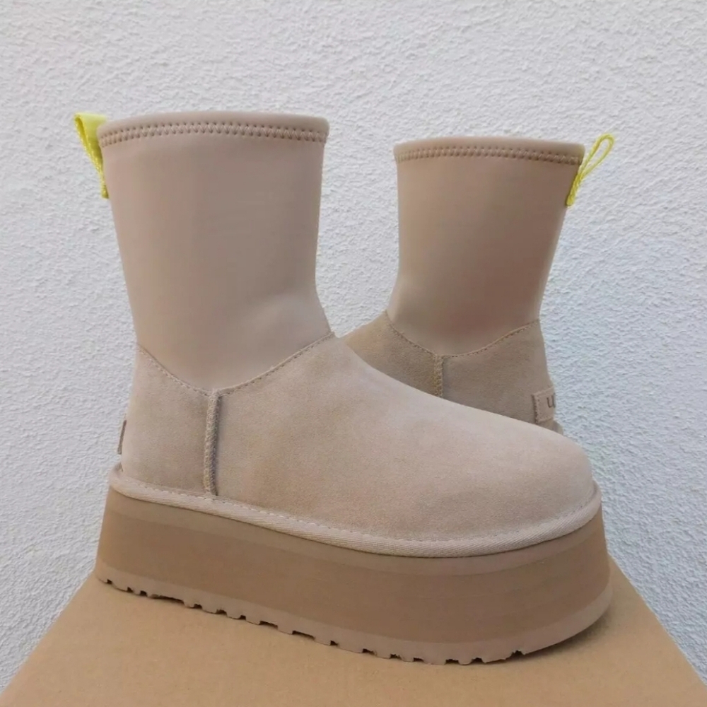 UGG SAND SUEDE CLASSIC DIPPER 2" PLATFORM ANKLE BOOTS, WOMEN US 9/ EUR 40 - NEW